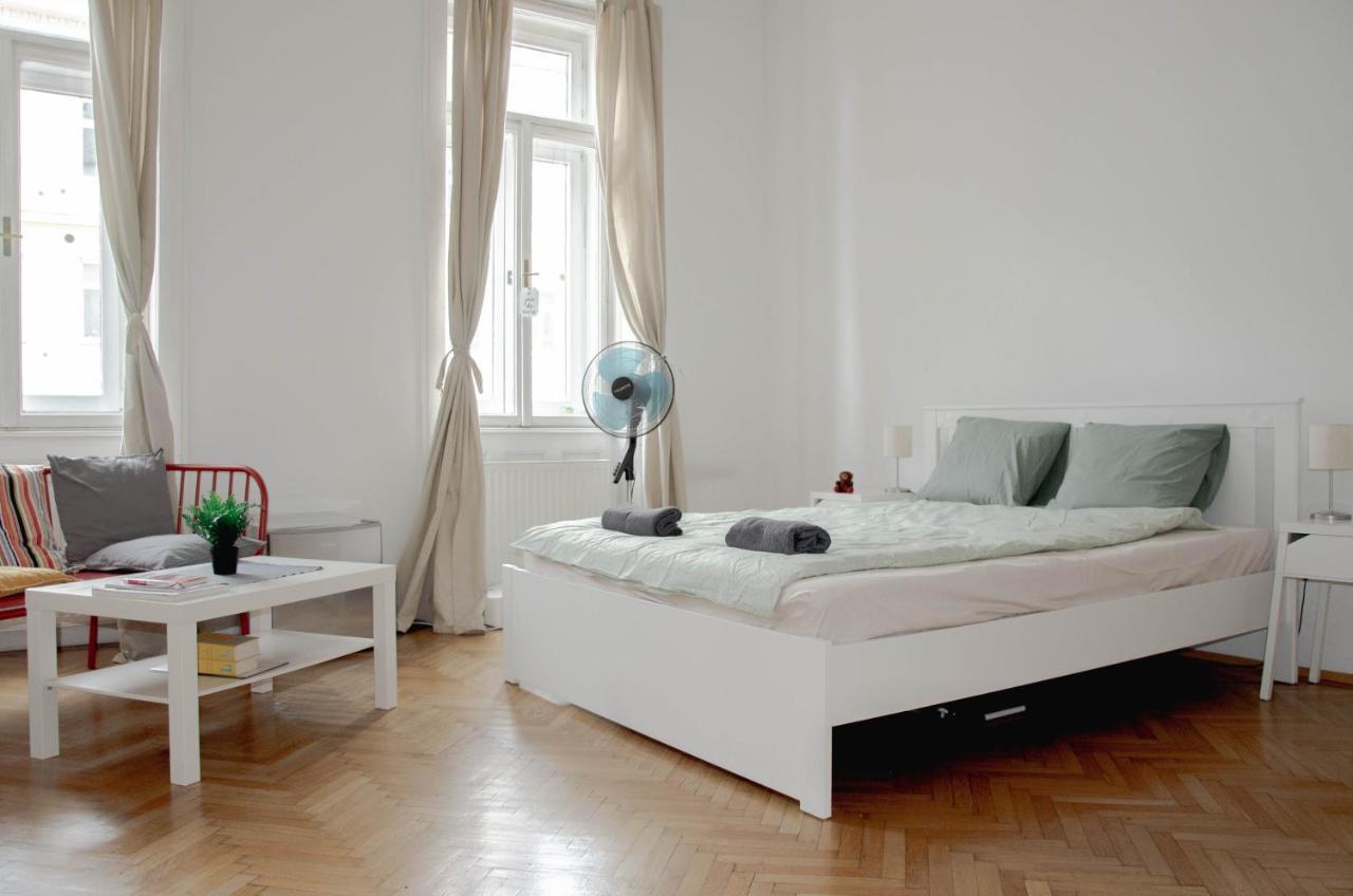 Wonderful Two Bedroom Wien